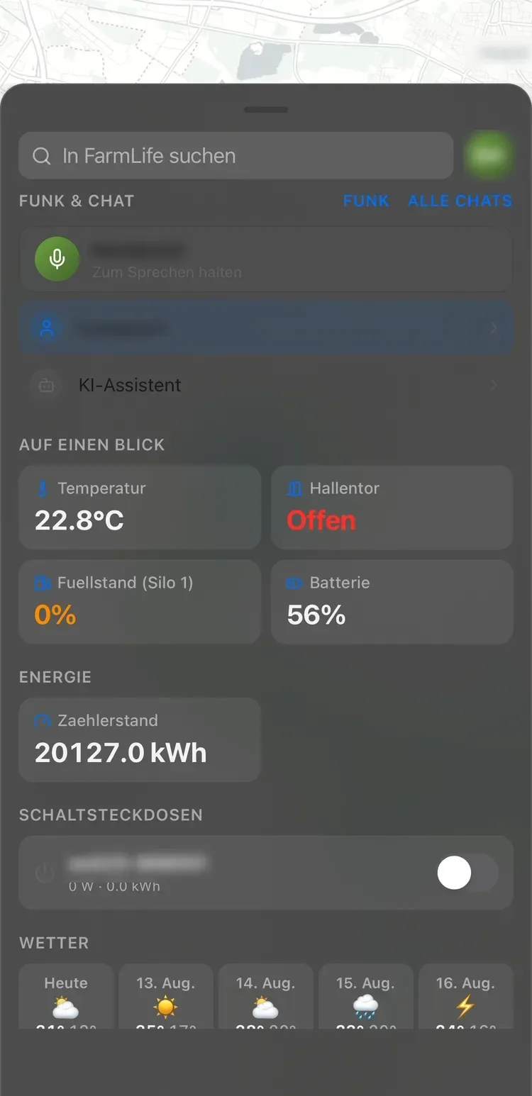 Dashboard der farmlife-App mit Funk und Chat, Sensorwerten wie Temperatur, Hallentor-Status, Füllstand und Batterie, Zählerstand und Wettervorhersage.