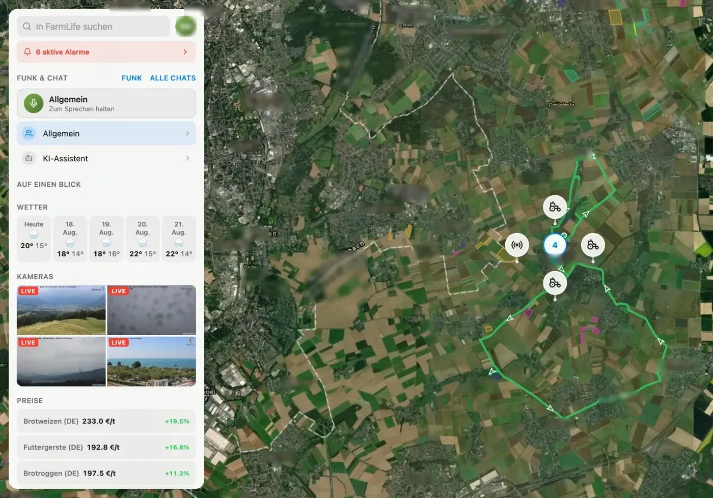 farmlife auf dem iPad: Seitenleiste mit Alarmen, Funk, Wetter, Live-Kameras und Marktpreisen, daneben die Satellitenkarte des Hofs mit Schlaggrenzen, Maschinen-Pins und der gefahrenen Route. Ortsnamen sind unkenntlich gemacht.